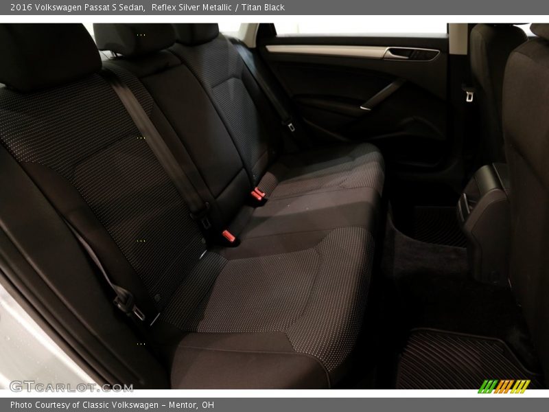Reflex Silver Metallic / Titan Black 2016 Volkswagen Passat S Sedan
