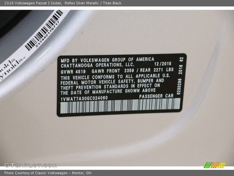 Reflex Silver Metallic / Titan Black 2016 Volkswagen Passat S Sedan