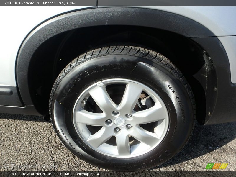 Bright Silver / Gray 2011 Kia Sorento LX