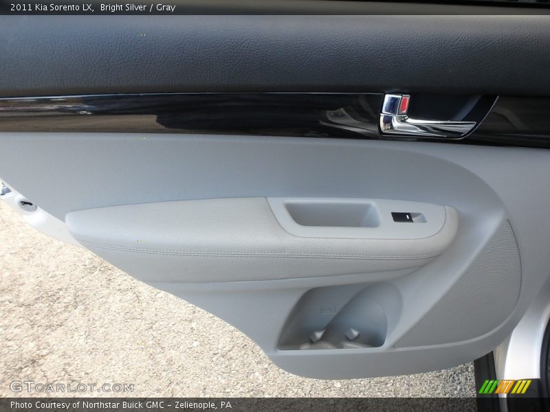 Bright Silver / Gray 2011 Kia Sorento LX