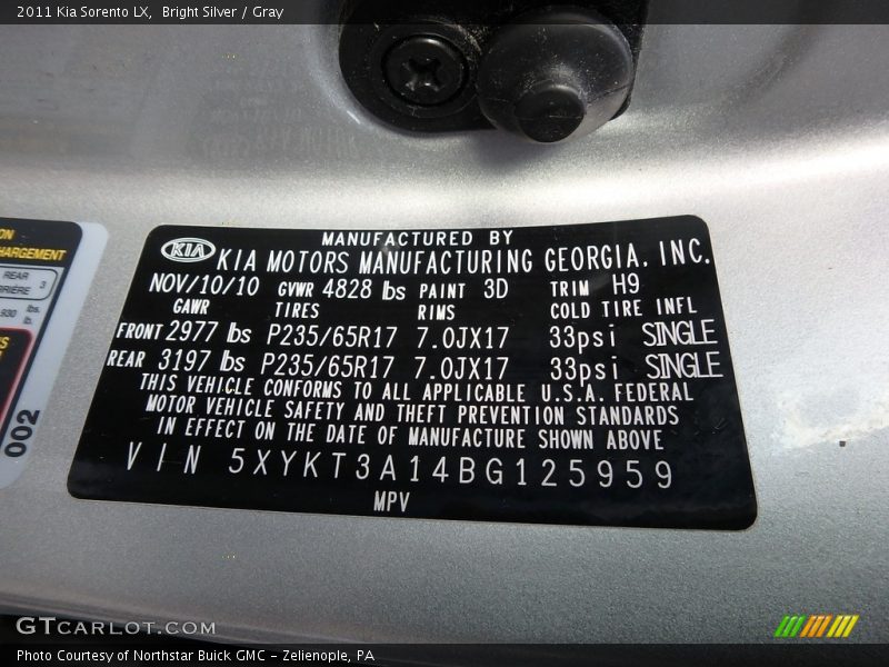 Bright Silver / Gray 2011 Kia Sorento LX