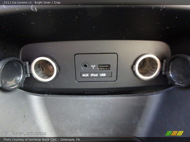 Bright Silver / Gray 2011 Kia Sorento LX