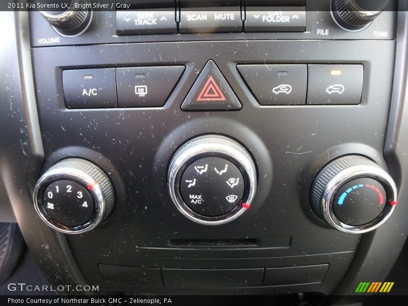 Bright Silver / Gray 2011 Kia Sorento LX