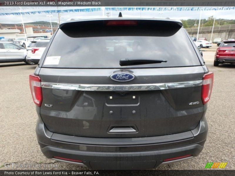 Magnetic / Medium Black 2019 Ford Explorer XLT 4WD