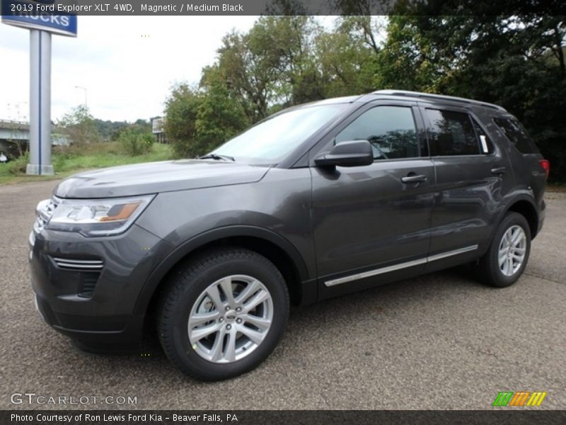 Magnetic / Medium Black 2019 Ford Explorer XLT 4WD