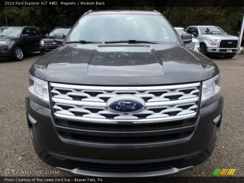 Magnetic / Medium Black 2019 Ford Explorer XLT 4WD