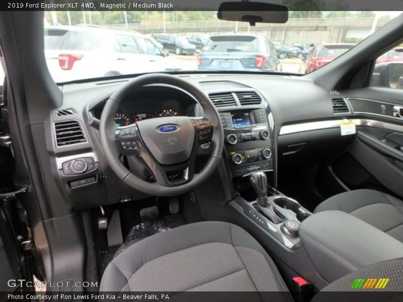 Magnetic / Medium Black 2019 Ford Explorer XLT 4WD