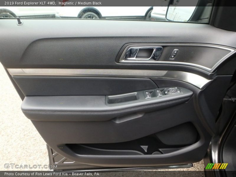 Magnetic / Medium Black 2019 Ford Explorer XLT 4WD
