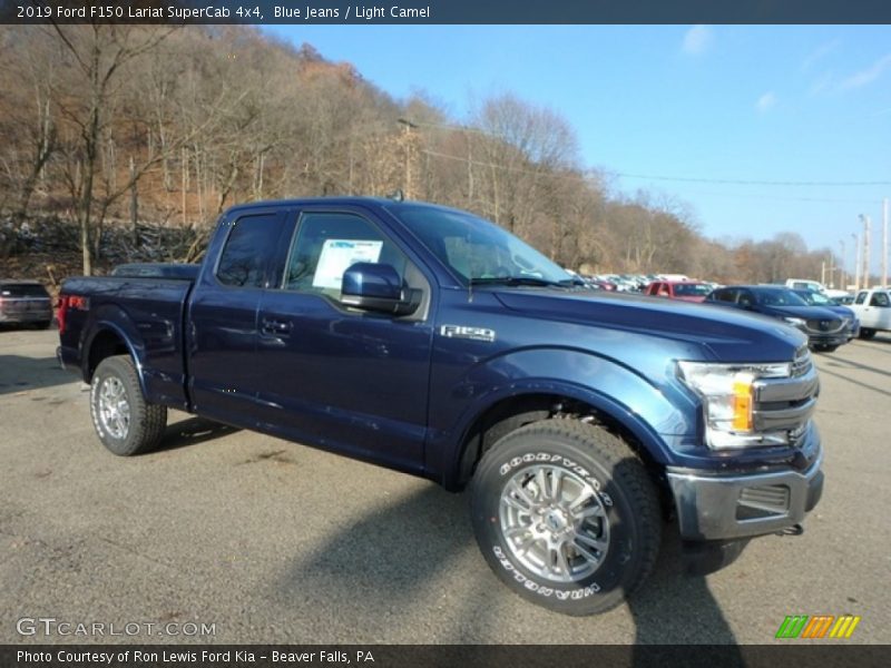 Front 3/4 View of 2019 F150 Lariat SuperCab 4x4