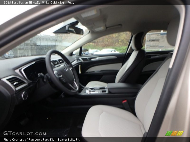Front Seat of 2019 Fusion SE AWD