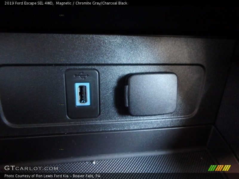 Magnetic / Chromite Gray/Charcoal Black 2019 Ford Escape SEL 4WD