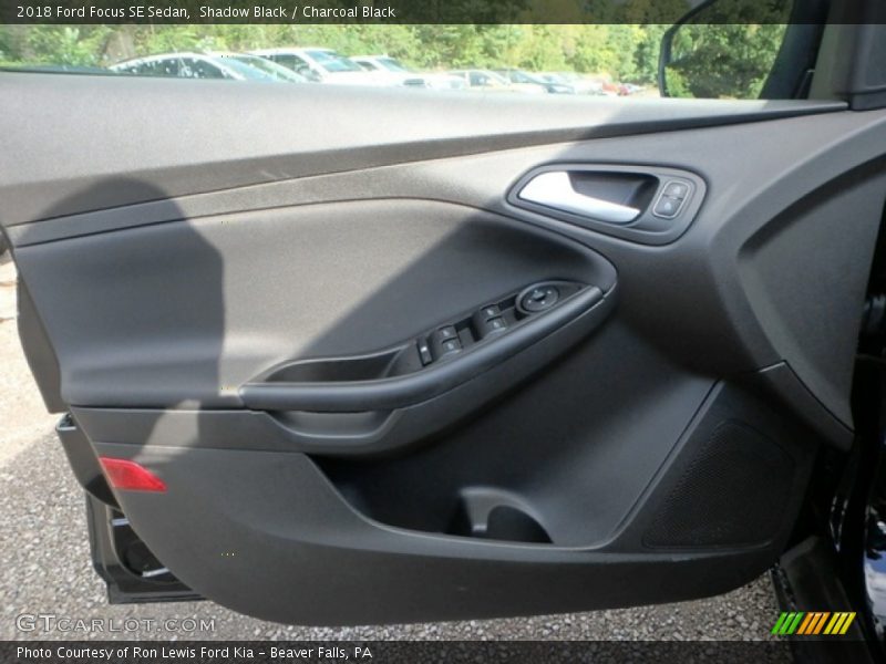 Shadow Black / Charcoal Black 2018 Ford Focus SE Sedan