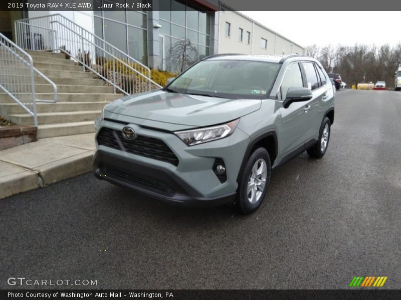 Front 3/4 View of 2019 RAV4 XLE AWD