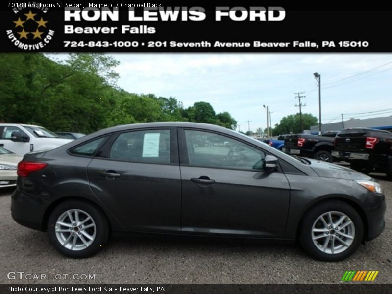 Magnetic / Charcoal Black 2018 Ford Focus SE Sedan