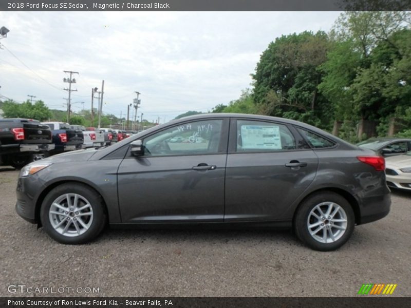 Magnetic / Charcoal Black 2018 Ford Focus SE Sedan