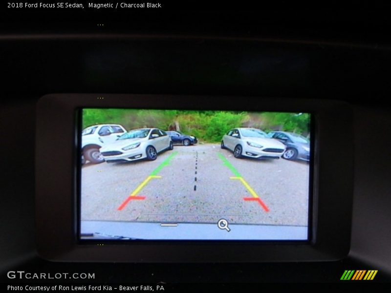 Magnetic / Charcoal Black 2018 Ford Focus SE Sedan