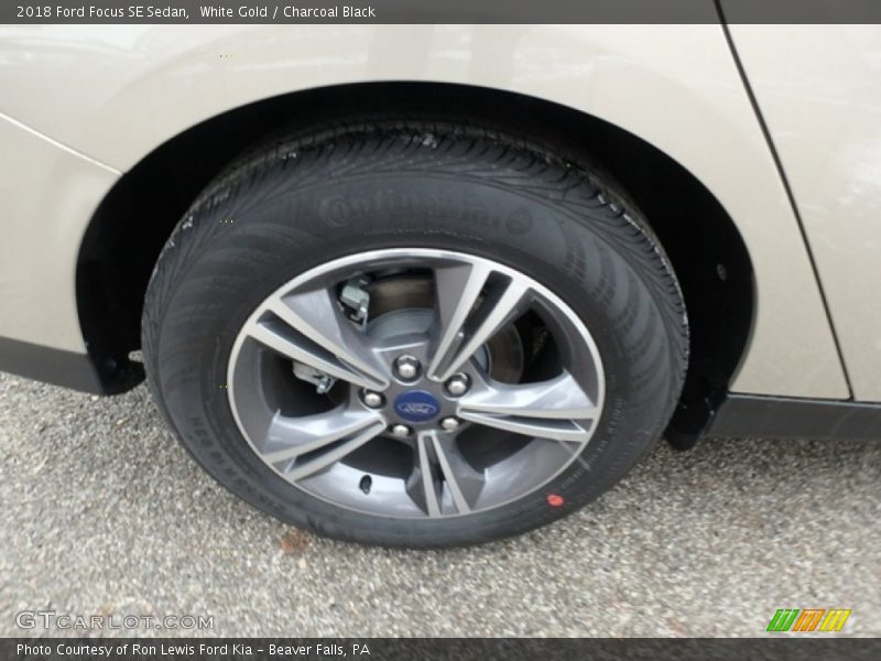 White Gold / Charcoal Black 2018 Ford Focus SE Sedan