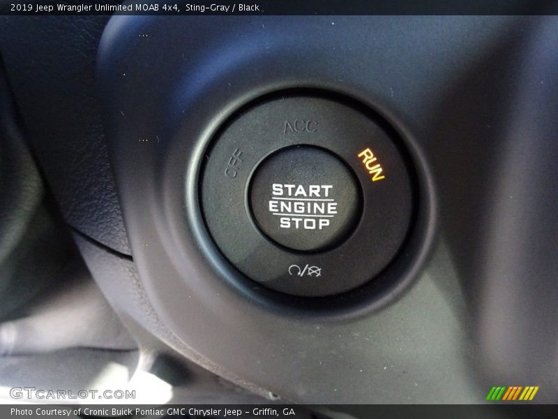 Controls of 2019 Wrangler Unlimited MOAB 4x4