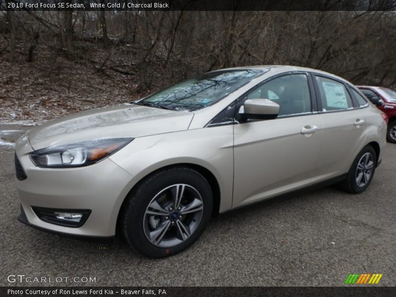 White Gold / Charcoal Black 2018 Ford Focus SE Sedan