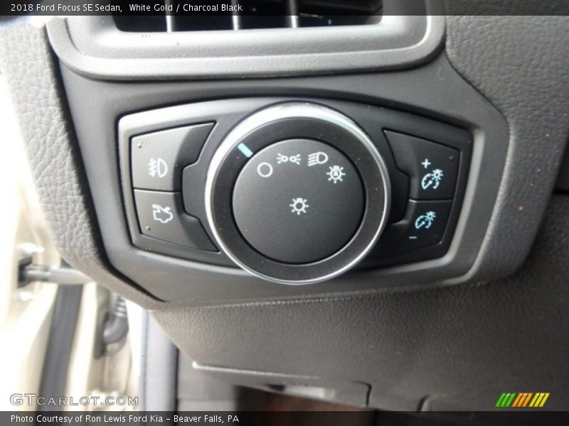 White Gold / Charcoal Black 2018 Ford Focus SE Sedan