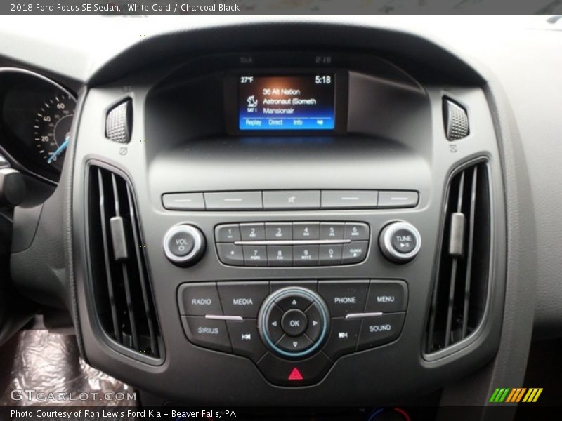 White Gold / Charcoal Black 2018 Ford Focus SE Sedan