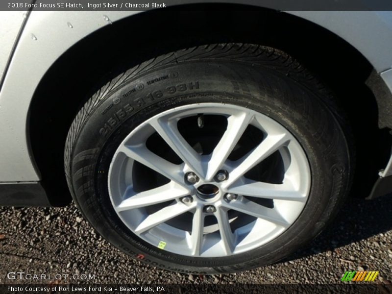 Ingot Silver / Charcoal Black 2018 Ford Focus SE Hatch