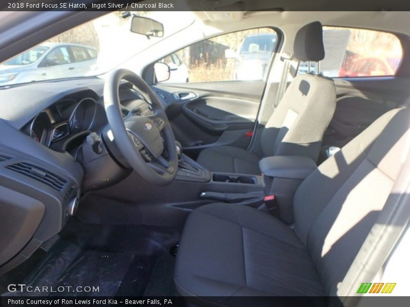 Ingot Silver / Charcoal Black 2018 Ford Focus SE Hatch