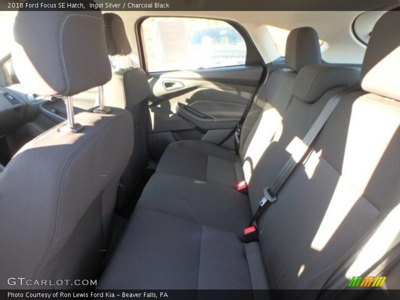 Ingot Silver / Charcoal Black 2018 Ford Focus SE Hatch