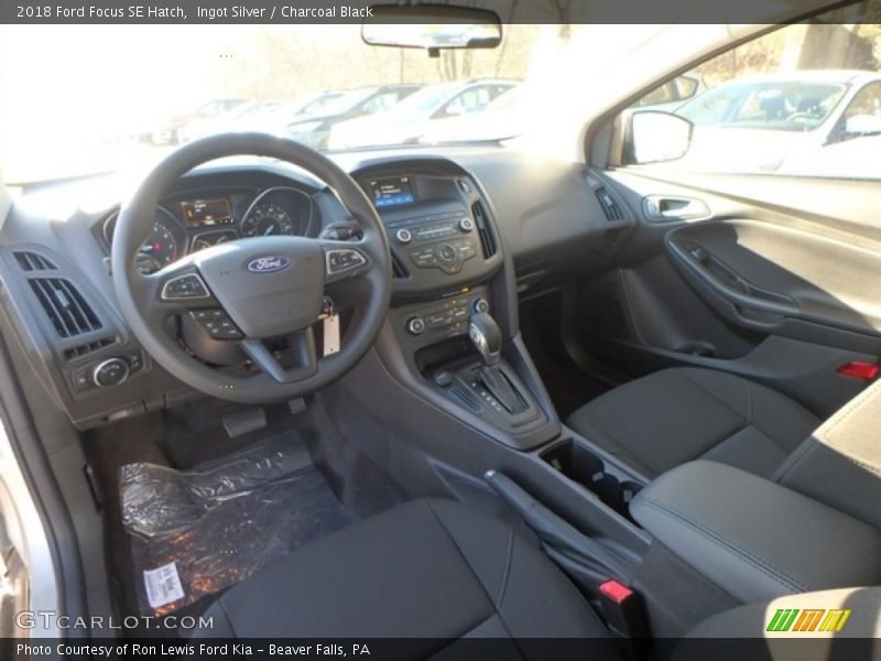 Ingot Silver / Charcoal Black 2018 Ford Focus SE Hatch