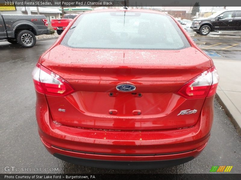 Hot Pepper Red / Charcoal Black 2019 Ford Fiesta SE Sedan