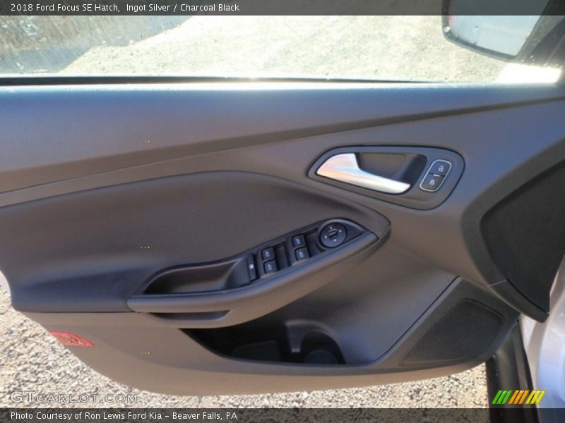 Ingot Silver / Charcoal Black 2018 Ford Focus SE Hatch