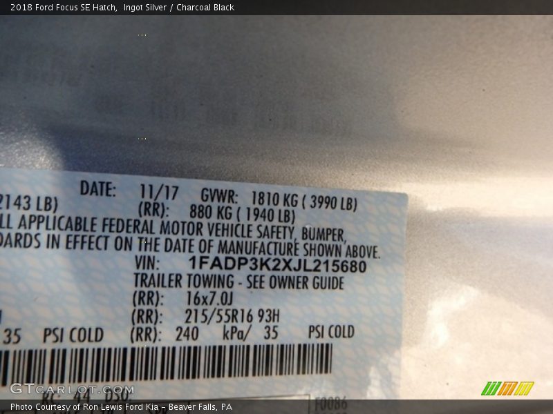 Ingot Silver / Charcoal Black 2018 Ford Focus SE Hatch