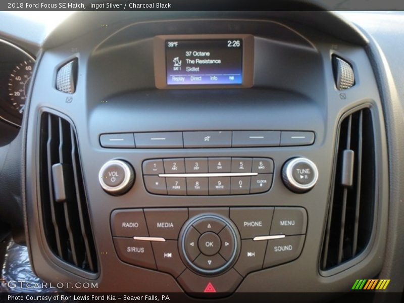 Ingot Silver / Charcoal Black 2018 Ford Focus SE Hatch