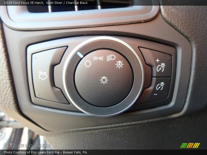 Ingot Silver / Charcoal Black 2018 Ford Focus SE Hatch