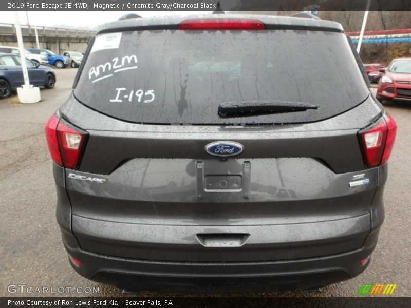 Magnetic / Chromite Gray/Charcoal Black 2019 Ford Escape SE 4WD