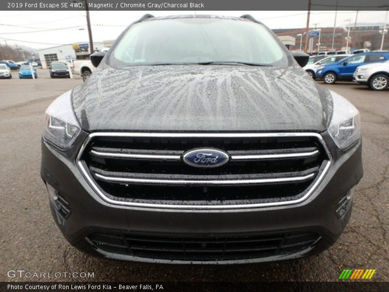 Magnetic / Chromite Gray/Charcoal Black 2019 Ford Escape SE 4WD