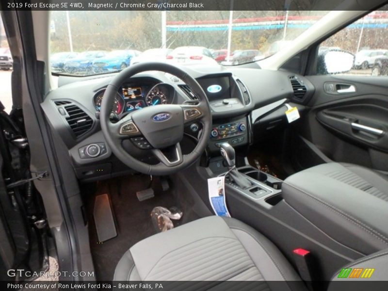 Magnetic / Chromite Gray/Charcoal Black 2019 Ford Escape SE 4WD