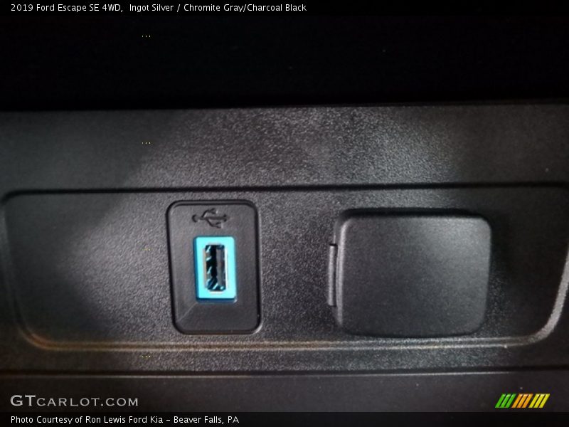 Ingot Silver / Chromite Gray/Charcoal Black 2019 Ford Escape SE 4WD