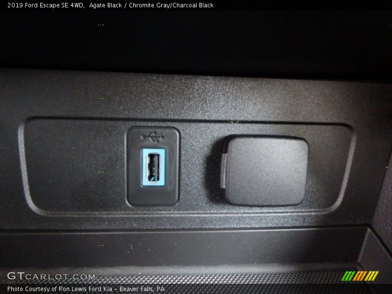 Agate Black / Chromite Gray/Charcoal Black 2019 Ford Escape SE 4WD