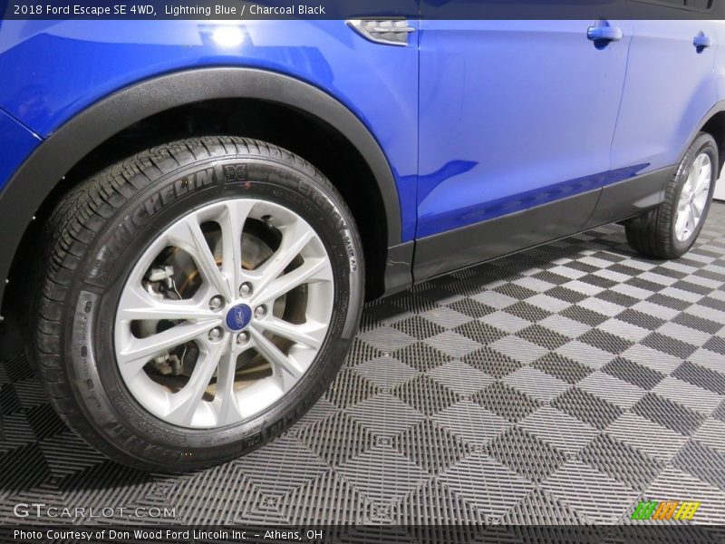 Lightning Blue / Charcoal Black 2018 Ford Escape SE 4WD