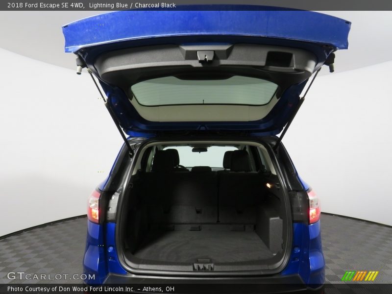 Lightning Blue / Charcoal Black 2018 Ford Escape SE 4WD