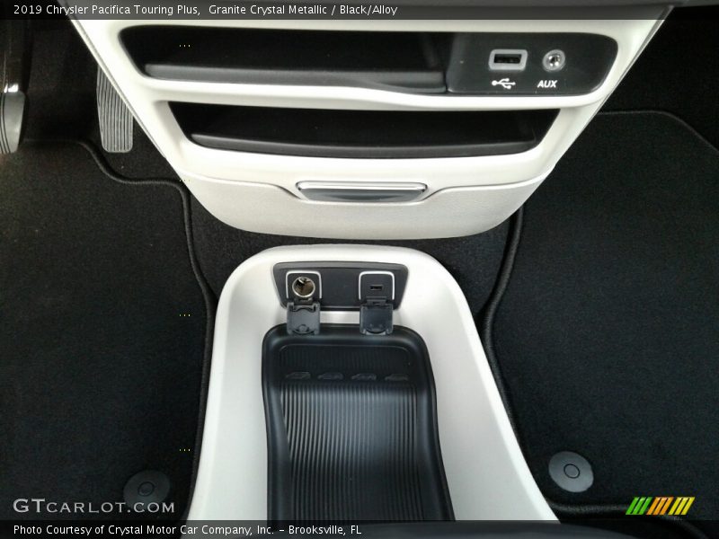 Granite Crystal Metallic / Black/Alloy 2019 Chrysler Pacifica Touring Plus