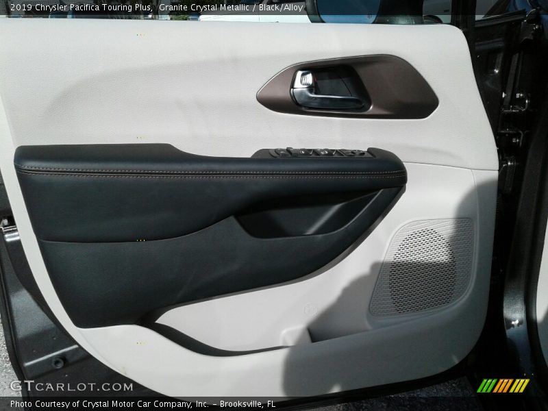 Granite Crystal Metallic / Black/Alloy 2019 Chrysler Pacifica Touring Plus