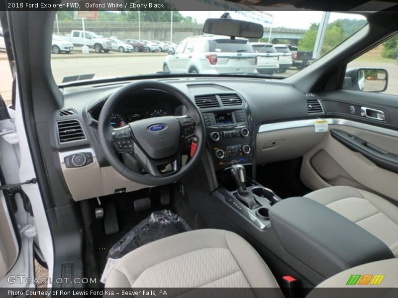 Oxford White / Ebony Black 2018 Ford Explorer FWD