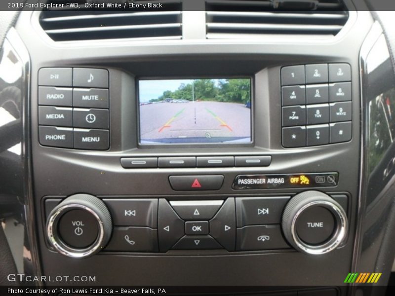 Oxford White / Ebony Black 2018 Ford Explorer FWD