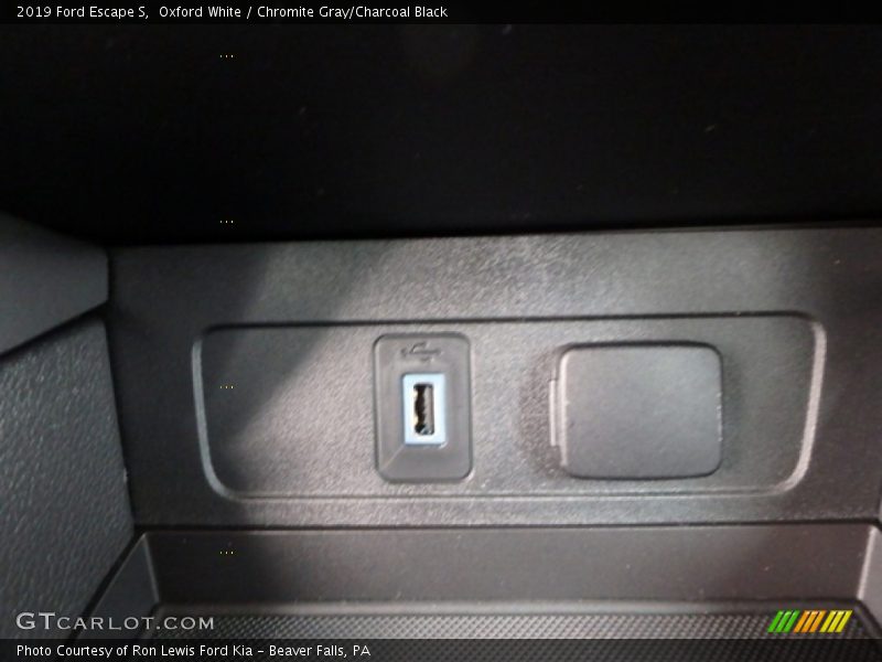 Oxford White / Chromite Gray/Charcoal Black 2019 Ford Escape S
