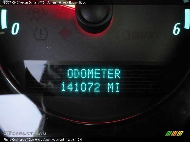 Summit White / Ebony Black 2007 GMC Yukon Denali AWD