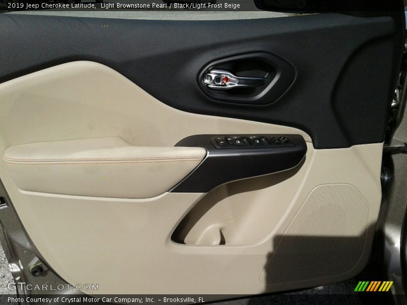 Light Brownstone Pearl / Black/Light Frost Beige 2019 Jeep Cherokee Latitude
