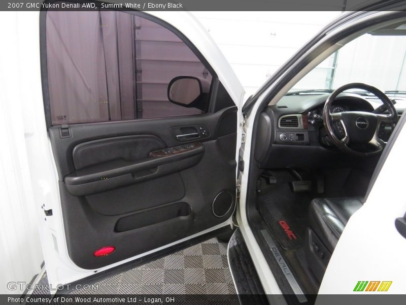 Summit White / Ebony Black 2007 GMC Yukon Denali AWD