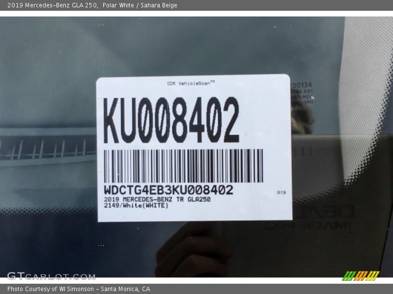 Polar White / Sahara Beige 2019 Mercedes-Benz GLA 250